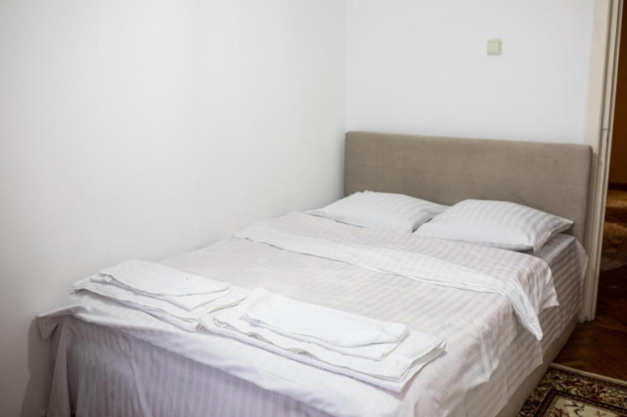 C Central Apartament Szörényvár Kültér fotó